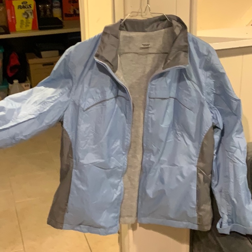 Woman wind breaker